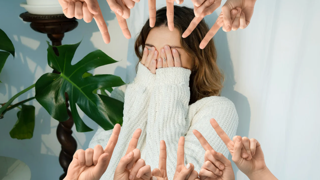 spotlight effect, therapy, confidence, worry, anxiety