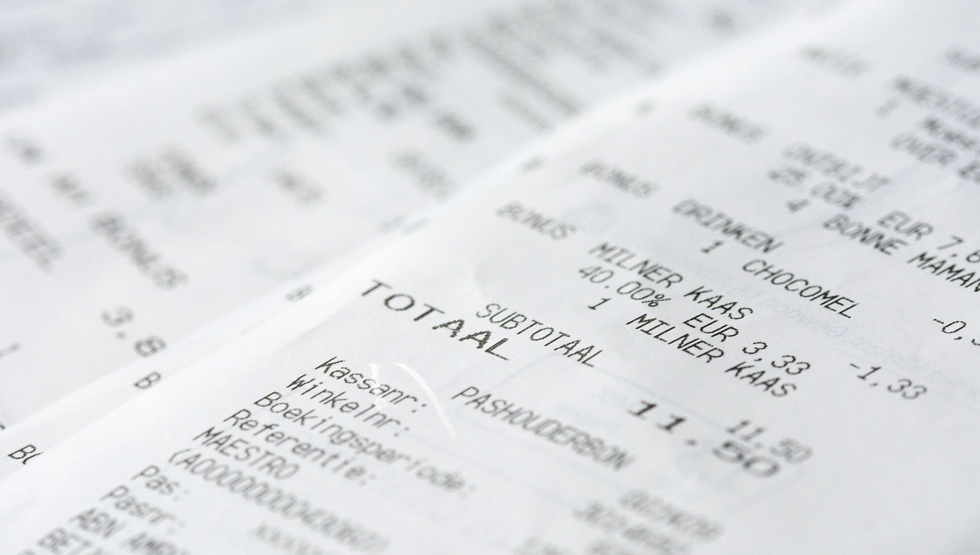 tipping culture, texas roadhouse, keven manochit, viral tiktok, non tipping customers, restaurant wages, server rant, viral receipt, tipping debate, food service workers