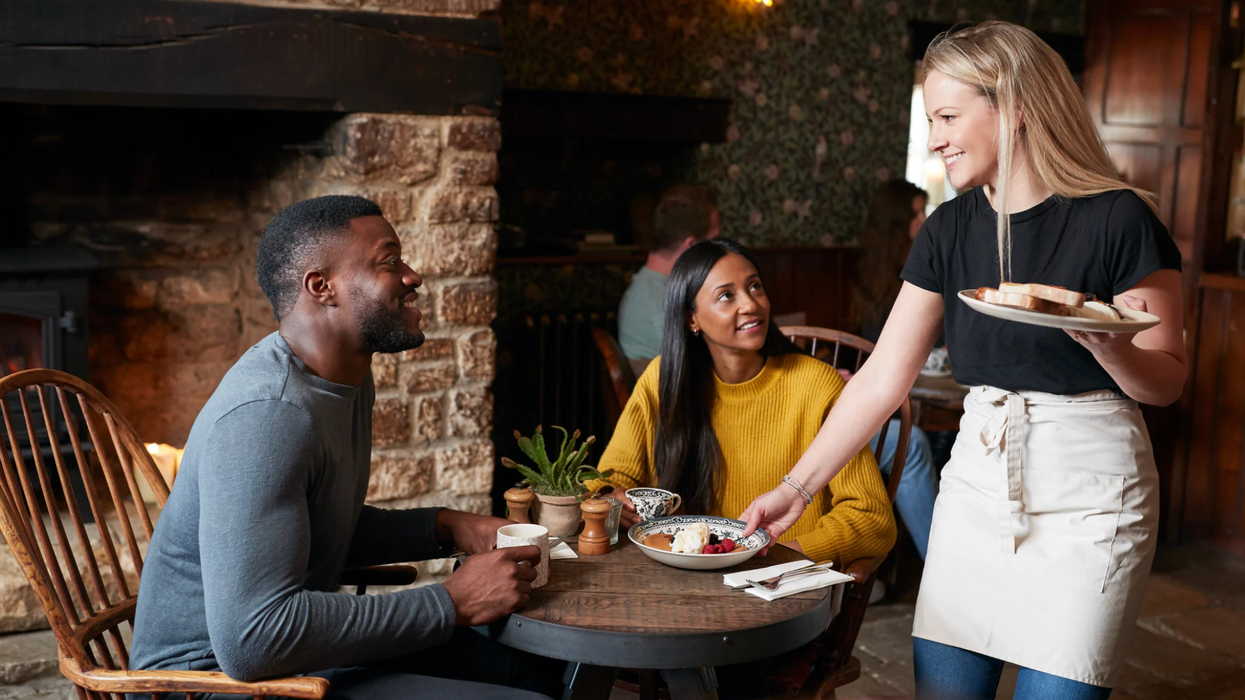 waitress honesty, lost money returned, acts of kindness, inspiring stories, customer service, maine news, abc news