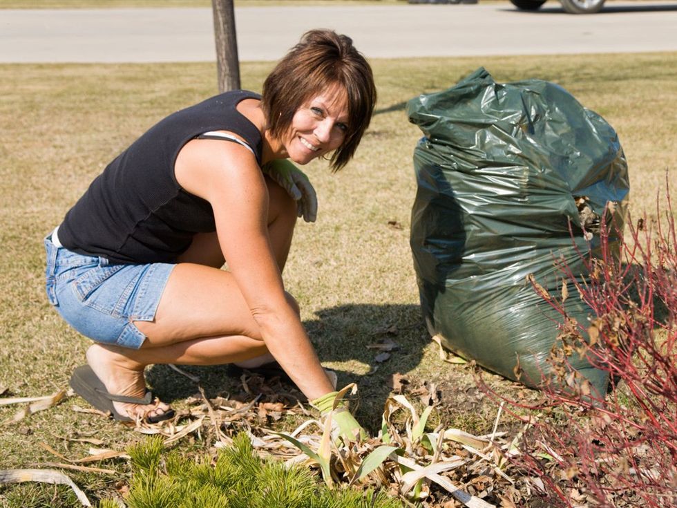 yard work, clutter, sound noise, pollution, noise pollutions, emotionally disturbed, stress, anxiety, garbage