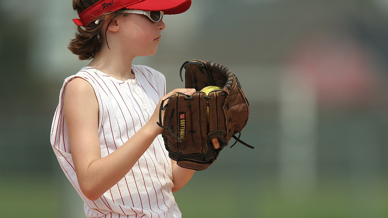 youth sports, parenting, good sportsmanship, bullying, softball, viral stories, mom hero, inspirational stories