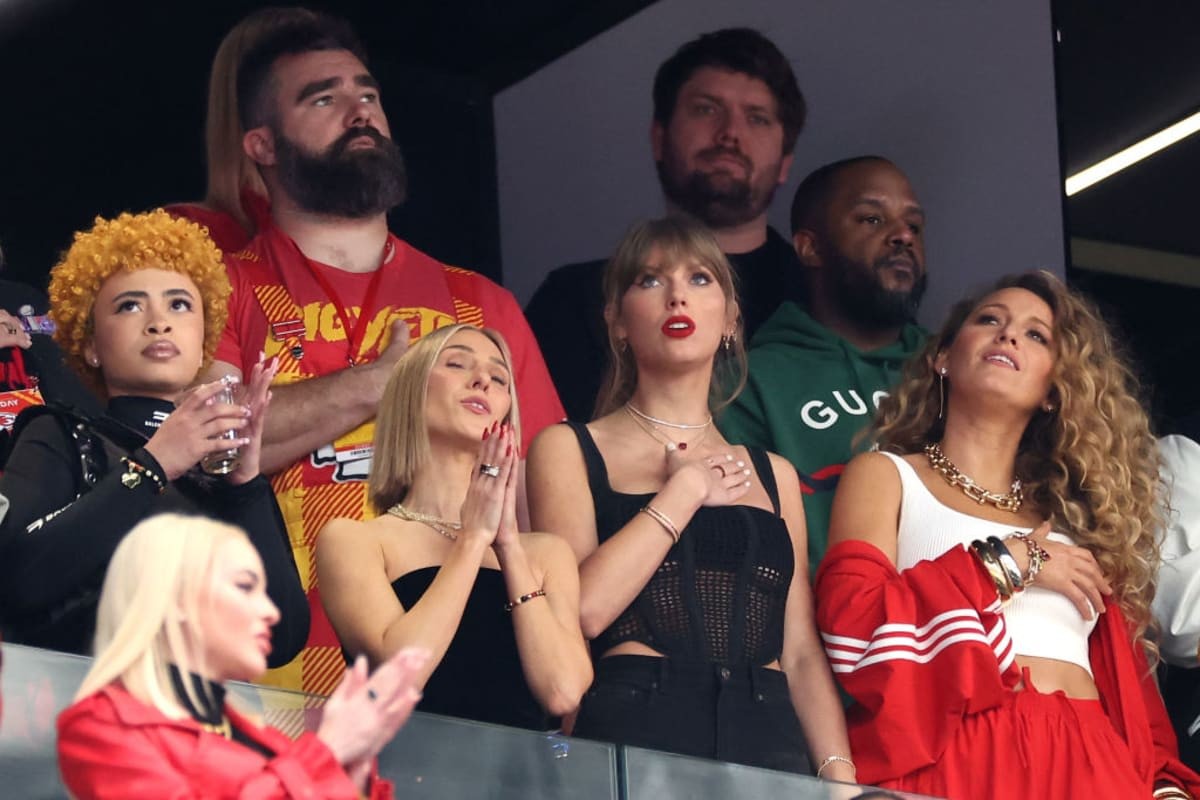 LAS VEGAS, NEVADA - FEBRUARY 11: Rapper Ice Spice, NFL player Jason Kelce, singer Taylor Swift and actress Blake Lively react prior to Super Bowl LVIII between the San Francisco 49ers and Kansas City Chiefs at Allegiant Stadium on February 11, 2024 in Las Vegas, Nevada. (Photo by Ezra Shaw/Getty Images)