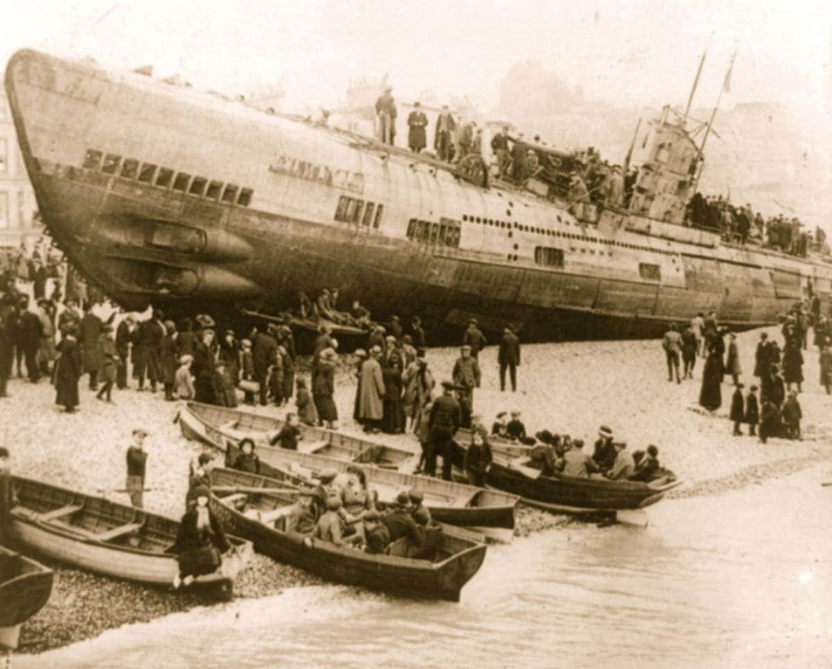 Image source: UNITED KINGDOM - CIRCA 1917: U-boats stranded on the south coast of England after surrender surrounded by onlookers on foot and who have arrived by boat (Photo by Buyenlarge/Getty Images)