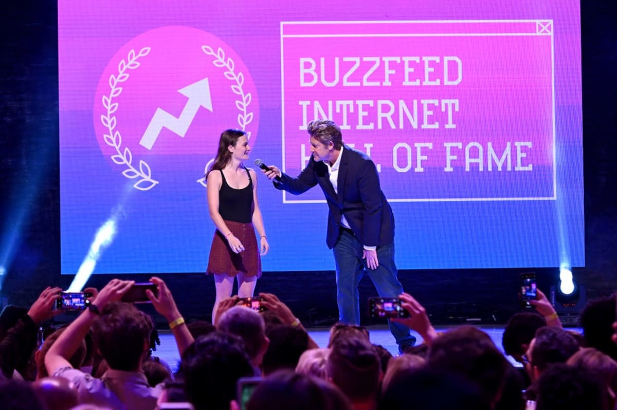 Image source:  Zoe Roth (L) and Jason Nash speak onstage during Internet Live By BuzzFeed at Webster Hall on July 25, 2019 in New York City. (Photo by Noam Galai/Getty Images for BuzzFeed)