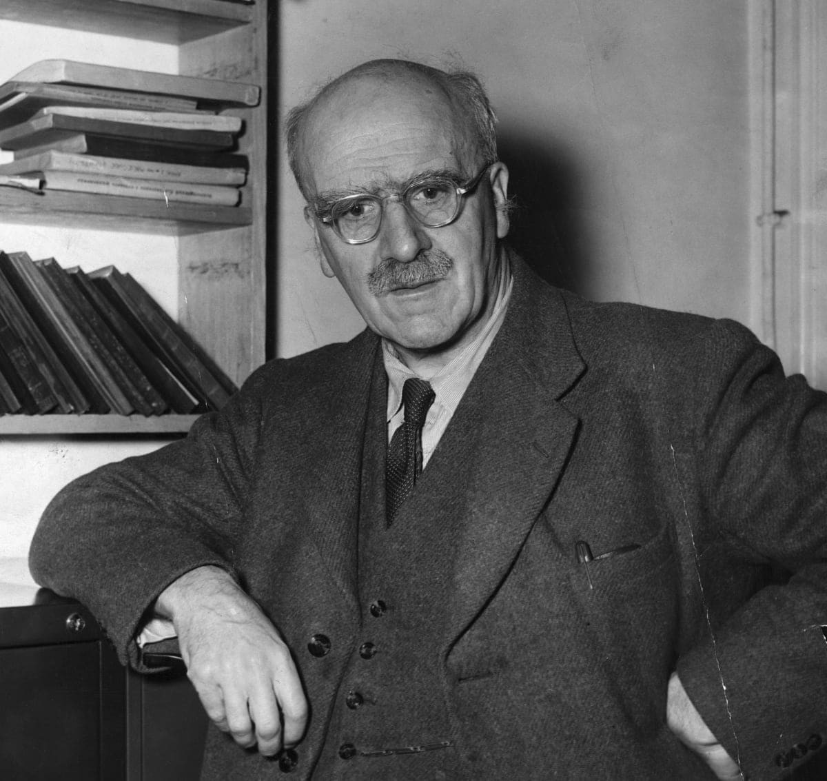 Image Source: The Scottish geneticist Professor John Haldane (1892-1964) at University College London. (Photo by © Hulton-Deutsch Collection/CORBIS/Corbis via Getty Images)