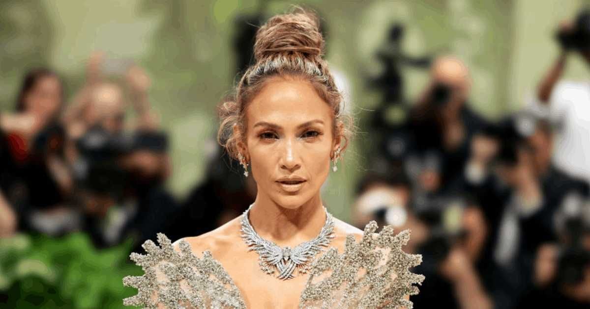 The iconic Jennifer Lopez Versace dress that helped launch Google Images in  2001 - Good.is