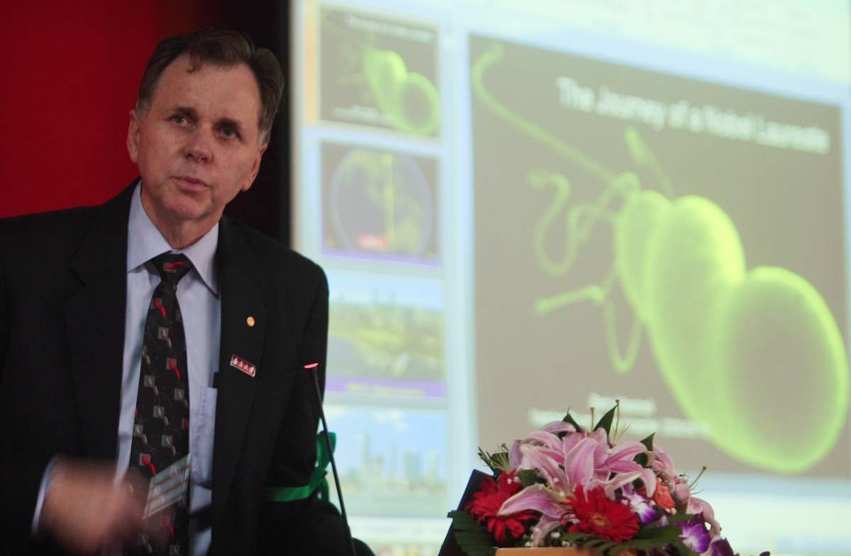 Image Source: Australian physician Barry J. Marshall shares the Nobel Prize in Medicine with J. Robin Warren of Australia in 2005. (Photo by China Photos/Getty Images)