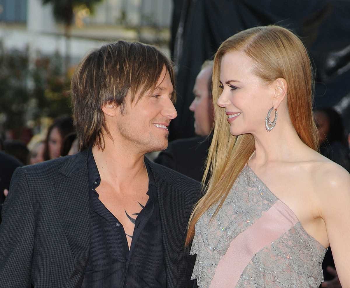 Image Source:  Musician Keith Urban and actress Nicole Kidman arrive at the 2009 American Music Awards at Nokia Theatre L.A. Live on November 22, 2009 in Los Angeles, California. (Photo by Jeffrey Mayer/WireImage)