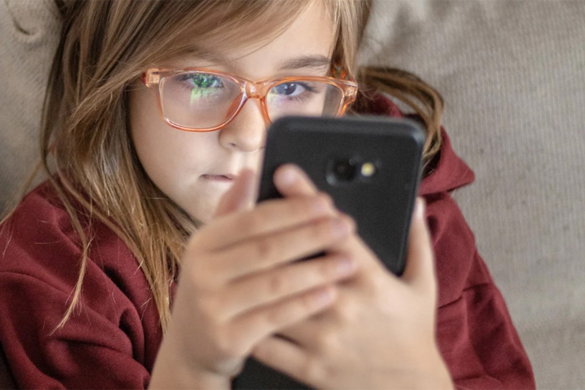 kids, cell phones, addiction, screen-time, first phones