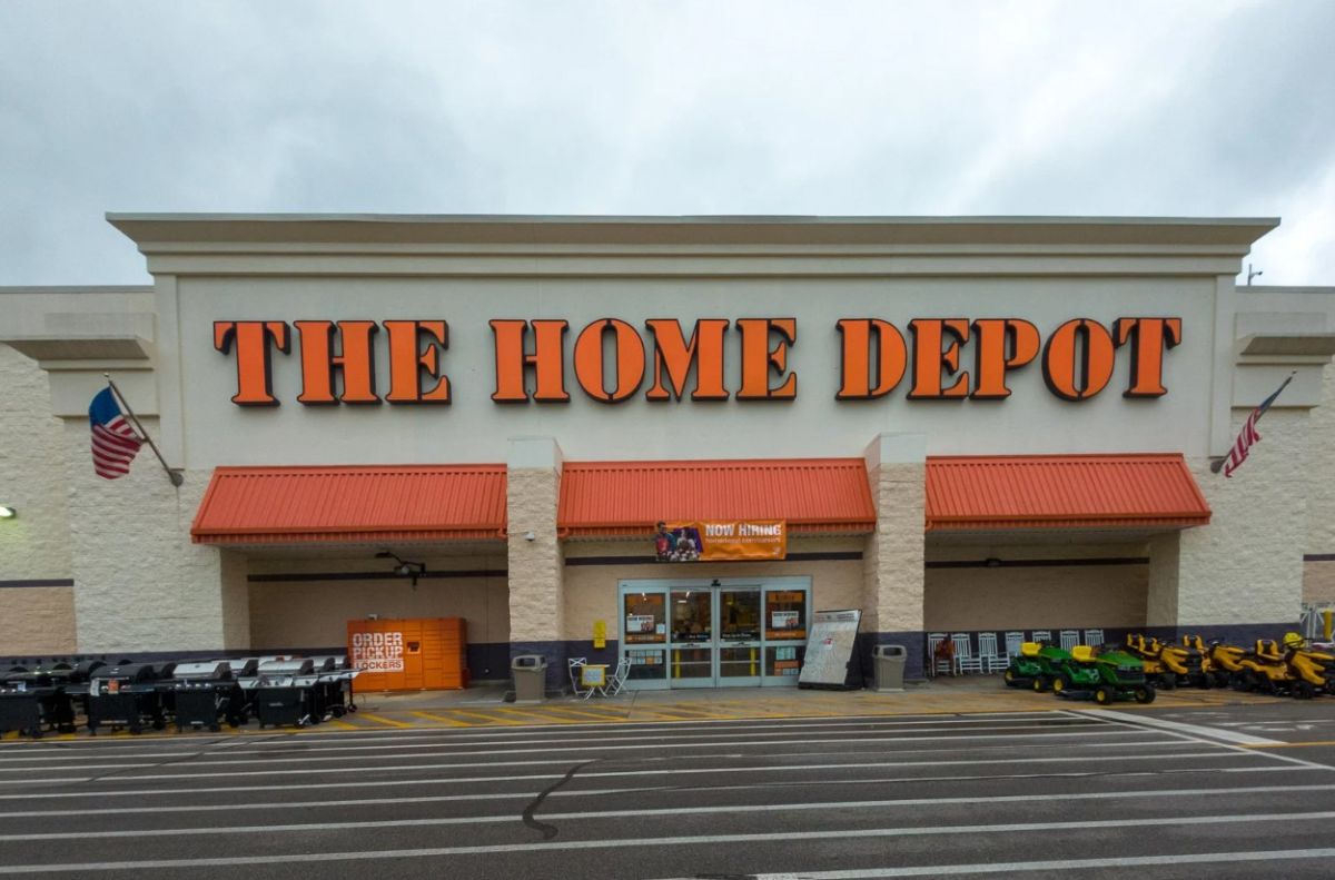 Mississippi news, Penny Ivy, spare key, Loweu2019s parking, viral justice, stolen truck, social media outrage, dealership misconduct, woman reclaims truck