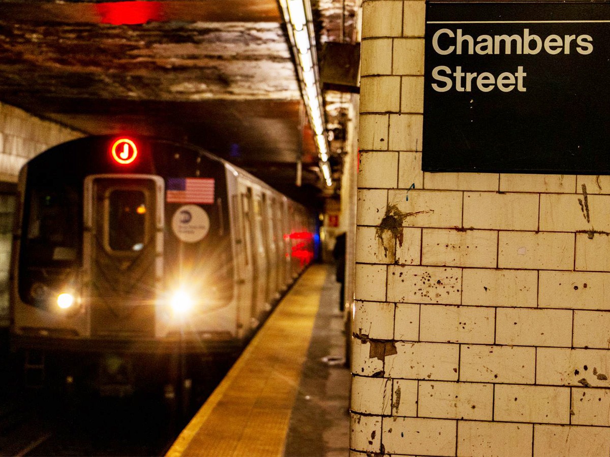 subway, public transportation, traffic, around the clock service, bike lanes, crosswalks, taxis, sidewalks, congestion