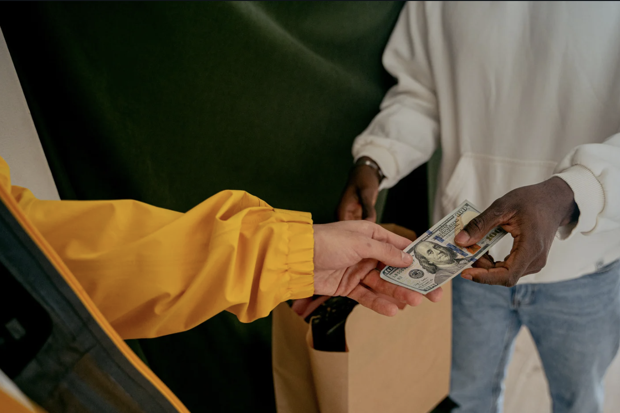 cash, inexpensive furniture, thrifting, college student, college housing