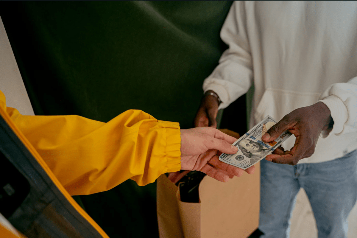 cash, inexpensive furniture, thrifting, college student, college housing