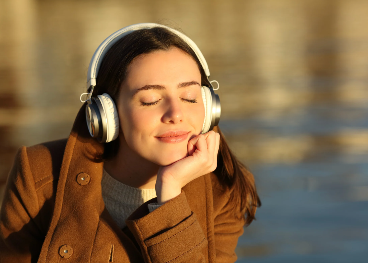 stress relief, relaxing music, Weightless, Marconi Union, Mindlab study, anxiety reduction, calming playlist, music therapy, ambient music, British Academy of Sound Therapy, slow tempo, heart rate, blood pressure, breathing rate, focus music, relaxation science, soothing sounds, chill music, neuroscience and music, reduce stress