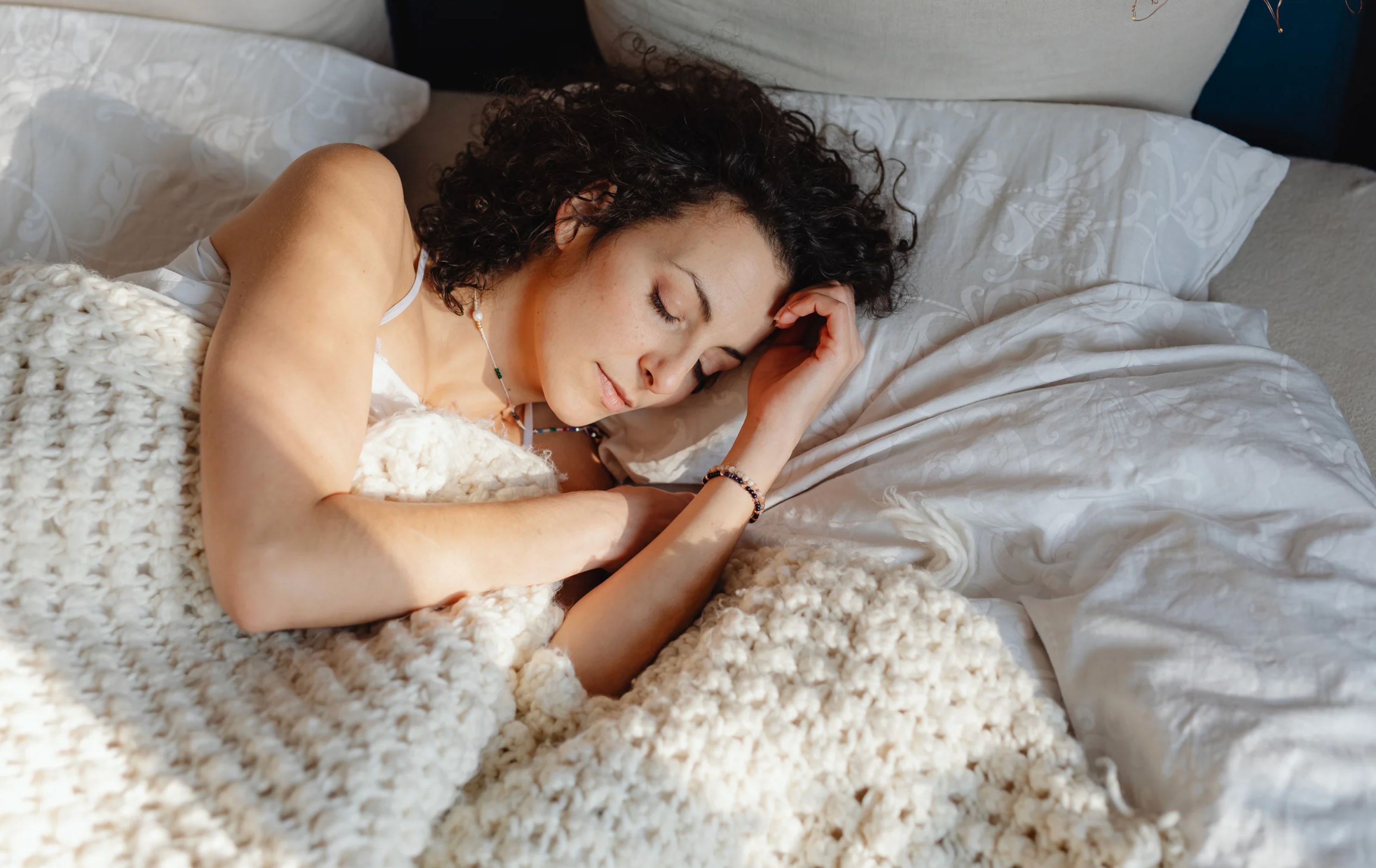 sleep, insomnia, life hacks, relaxation techniques, meditation, fall asleep fast, military sleep hack, health, wellness