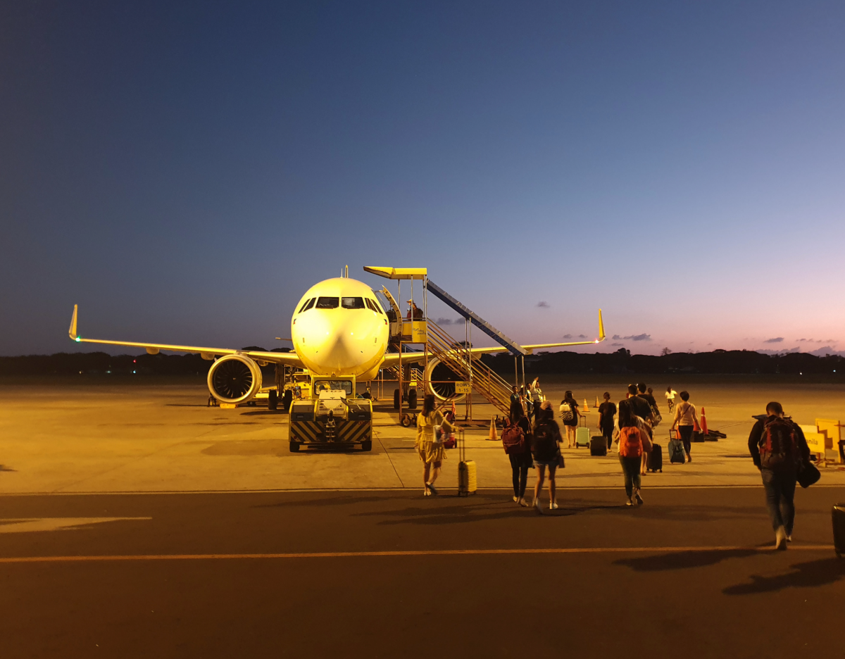 airline seat swap, pregnant mom flight request, travel etiquette debate, airplane seat controversy, Mumsnet seat swapping, flying with toddlers, airplane passenger conflicts, viral parenting stories