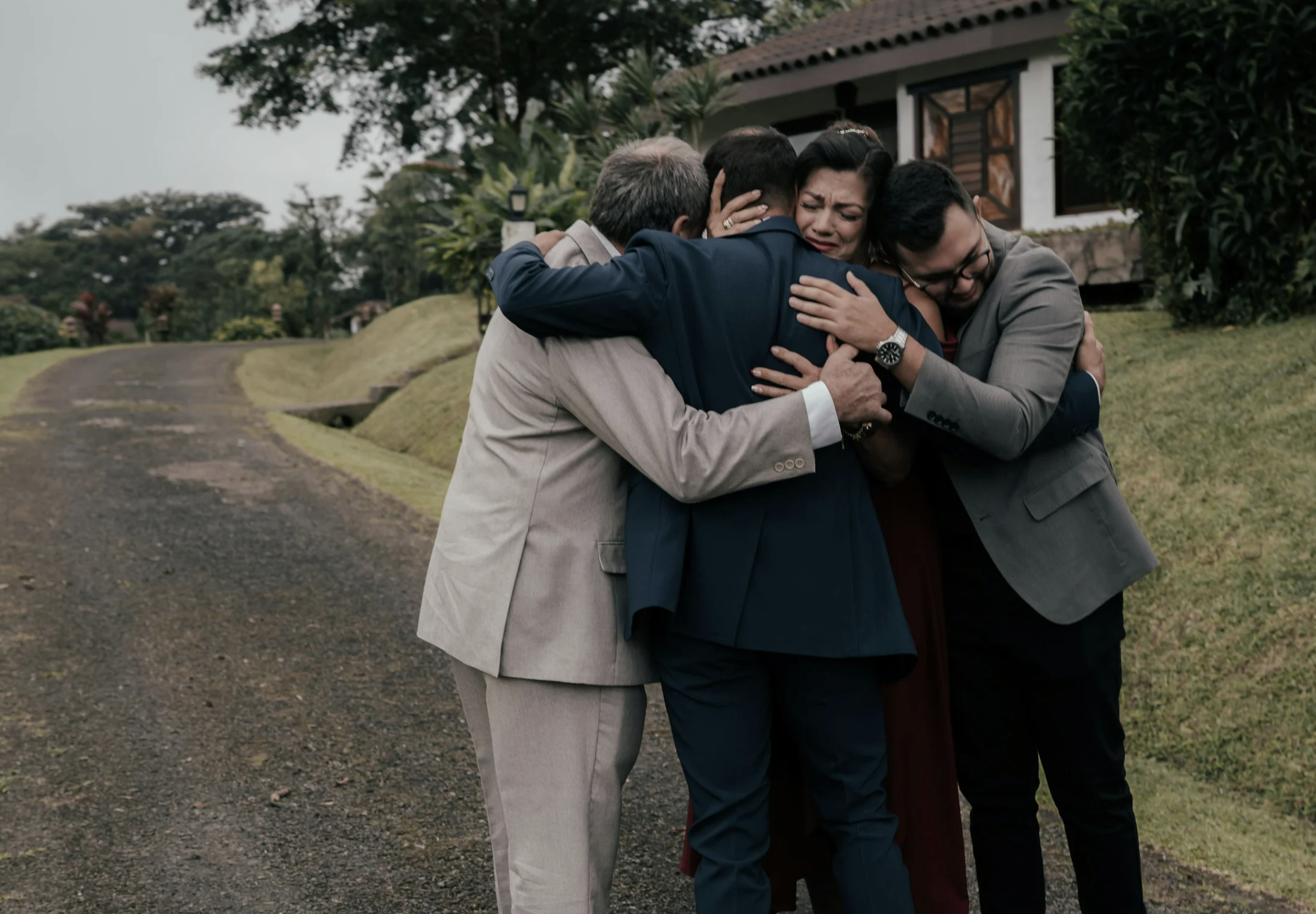 missing brother found, reunited after decades, cold case solved, woman recognizes brother, family reunion story, missing persons miracle, missing sibling found alive, Tommy missing person case