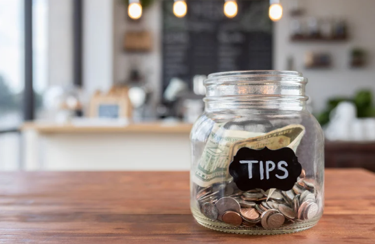 server clapback, reddit pettyrevenge, dating red flags, bad tippers, service industry stories, viral reddit post, tipping etiquette