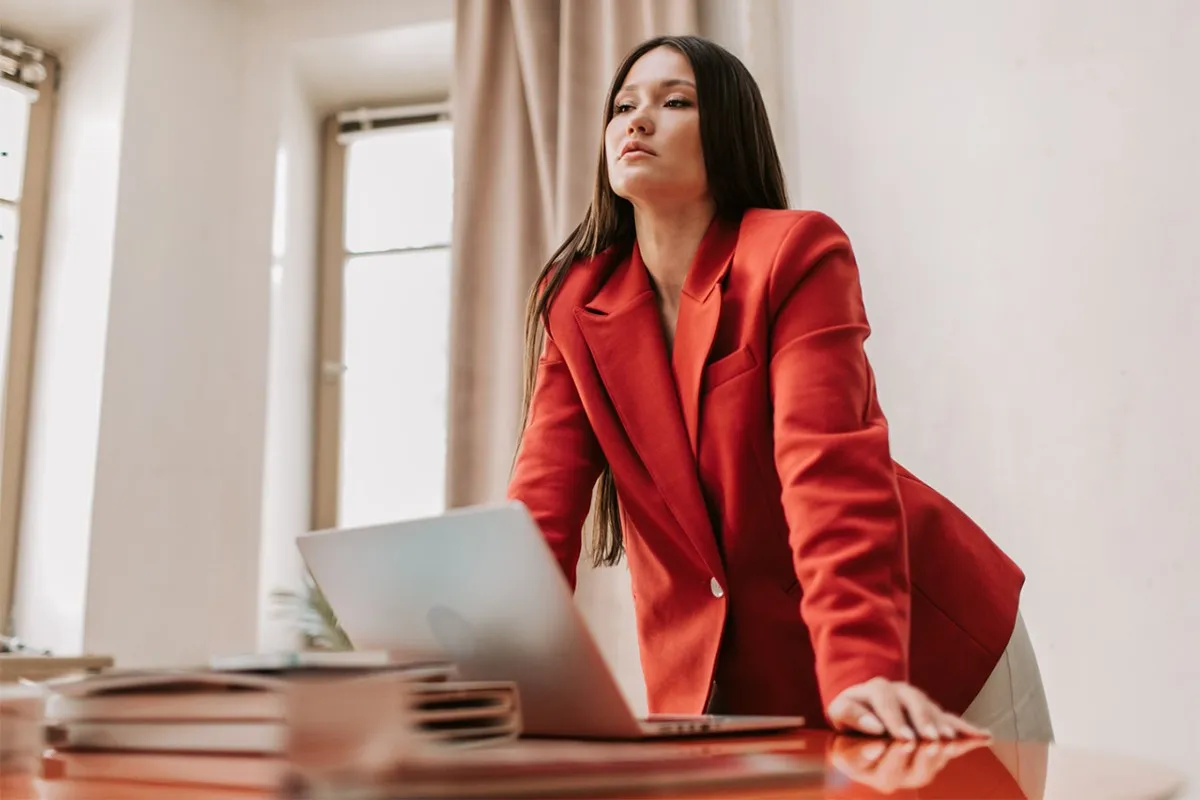 woman in red, posture, laptop, woman on desk, brunette woman