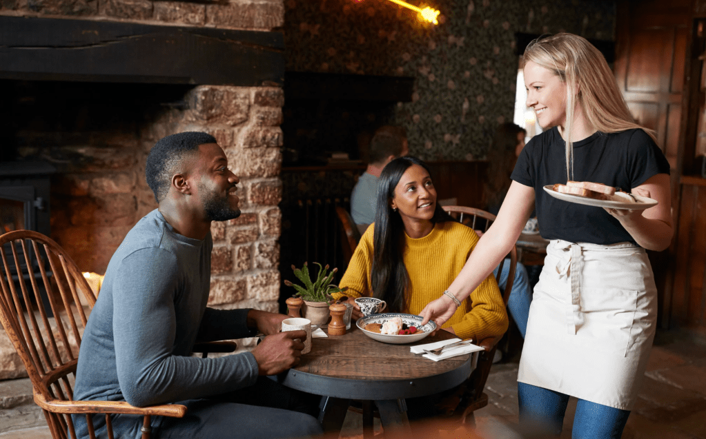 waitress honesty, lost money returned, acts of kindness, inspiring stories, customer service, maine news, abc news