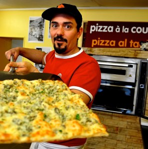pizza story, food service, Reddit kindness, fast food manager, homeless man, meat lovers pizza, viral Reddit, unexpected kindness, pizza restaurant