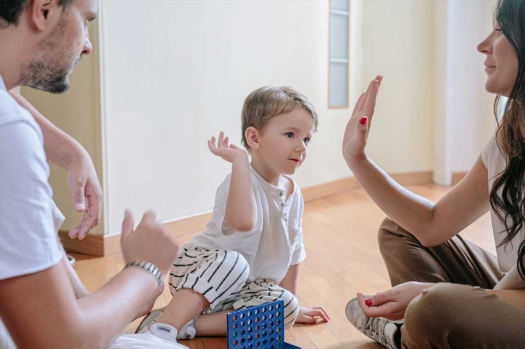 toddlers, emotional cues, child behavior, University of Washington, early learning, social awareness, child psychology, infant research, behavioral science, cognitive skills, baby development, parenting study, emotional intelligence, toddler emotions, developmental psychology, early childhood, mood perception, child development, emotional regulation, neuroscience study