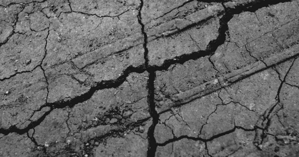 Himalayas, tectonic plates, Indian Plate, Eurasian Plate, geology, plate tectonics, continental drift, mountain formation, Mount Everest, Tibetan Plateau, helium study, Stanford research, AGU 2023, delamination, seismic activity, earthquake risk, geodynamic research, Bhutan springs, Earth science, mantle rocks