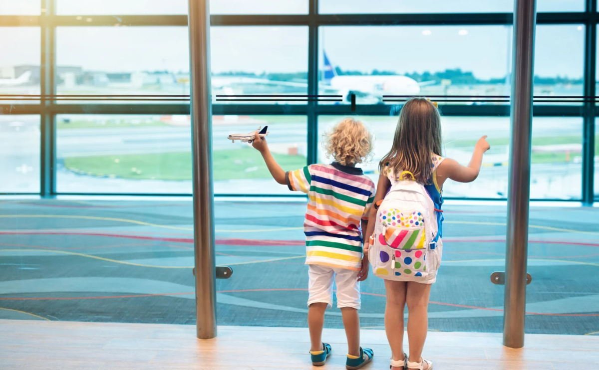 air travel, flight etiquette, parenting, AITA, Reddit, travel stories, entitled parents, plane etiquette, viral stories