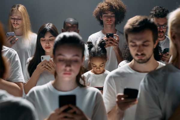 device-free, parenting advice, smartphone study, tech boundaries, youth mental health