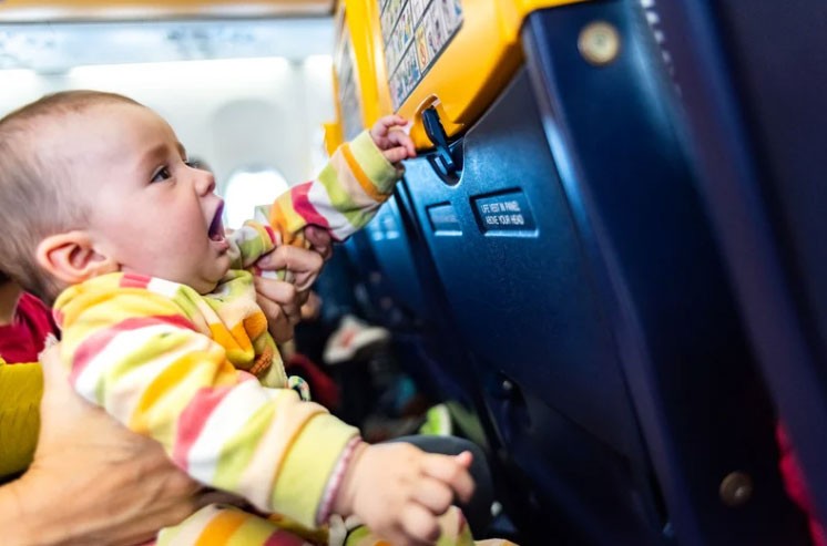 family flying tips, travel parenting, airplane parenting, toddler tantrums, internet opinions, viral parenting story