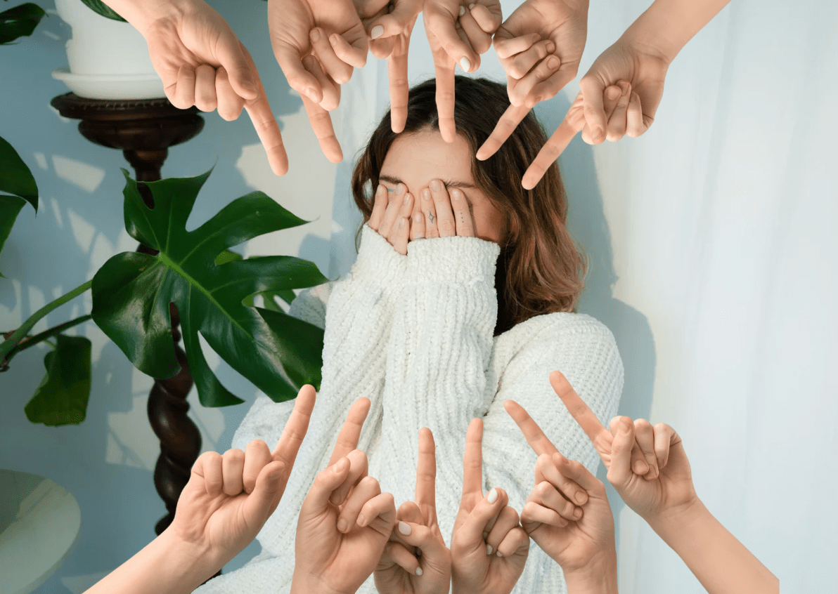 spotlight effect, therapy, confidence, worry, anxiety