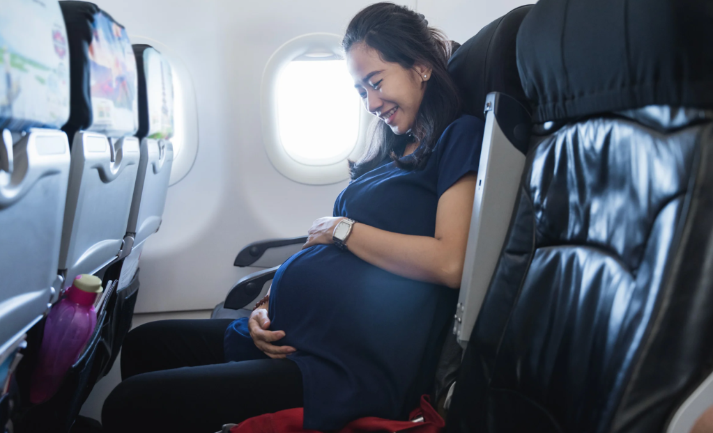 kindness, act of kindness, pilot, airline story, pregnancy, good news, viral video, TikTok, travel, customer service, humanity