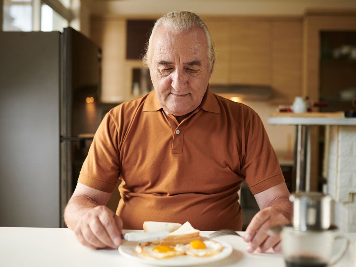 feeding schedule, 24-h cycle, overall health, cardiovascualr issues, internal clock, sleep quality, metabolic disorders