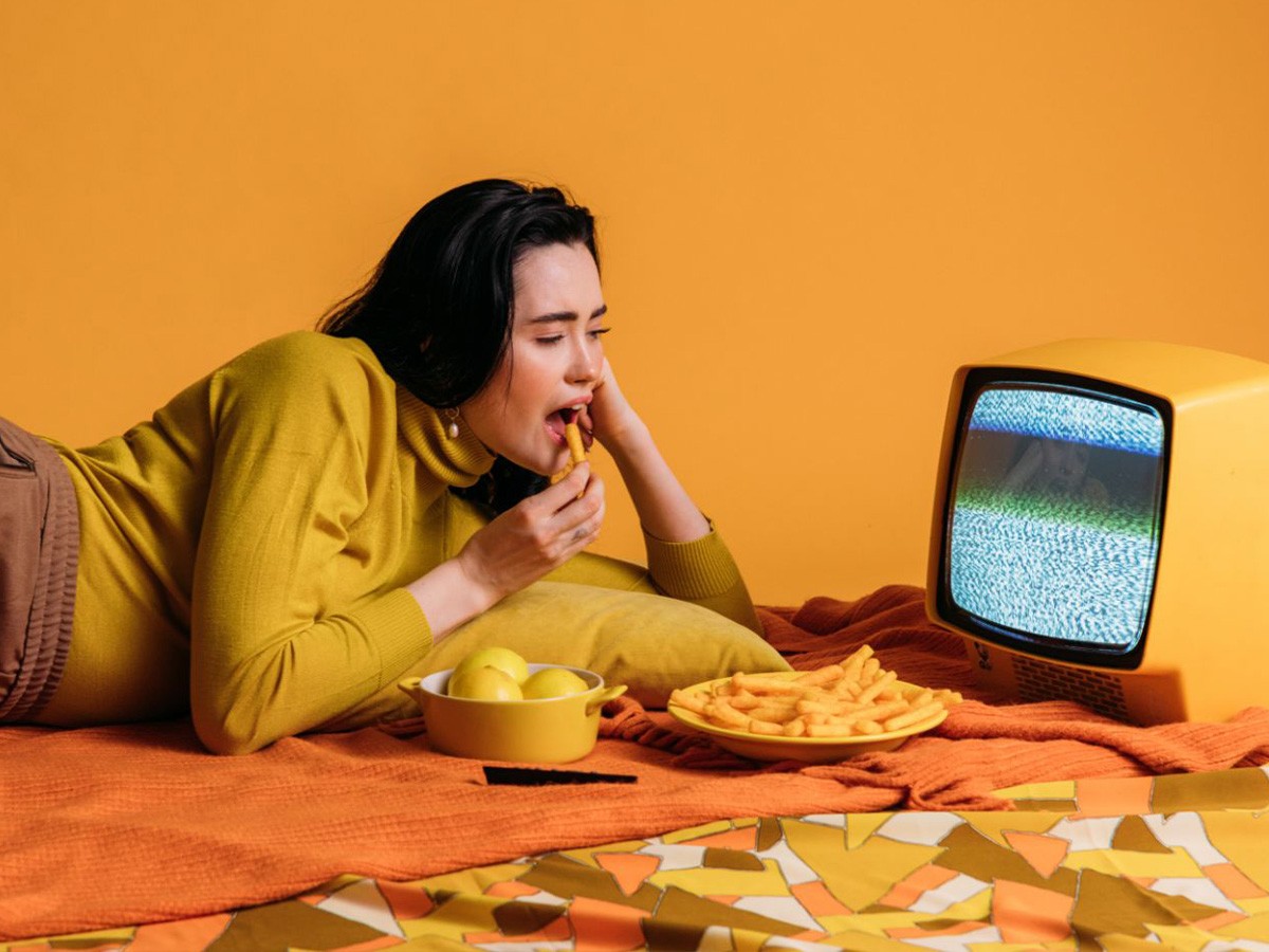 late night eating, diabetes, mortality risk, low-energy diet, statistics, causal, realtional information, investigation, television