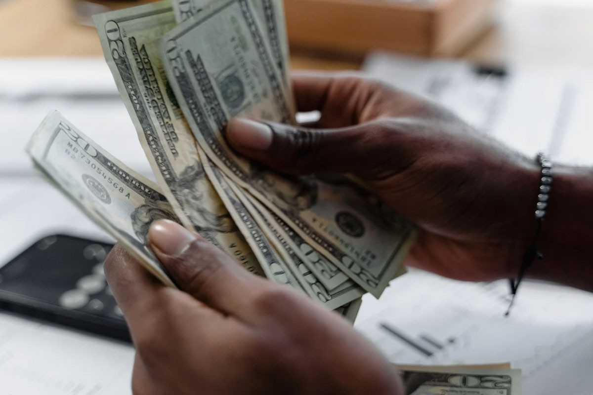 marriage inequality, money issues, long-term marriage, financial unfairness, inheritance fight, marriage Reddit, life choices, family finance, marriage trouble, love and money, relationship conflict, partner betrayal