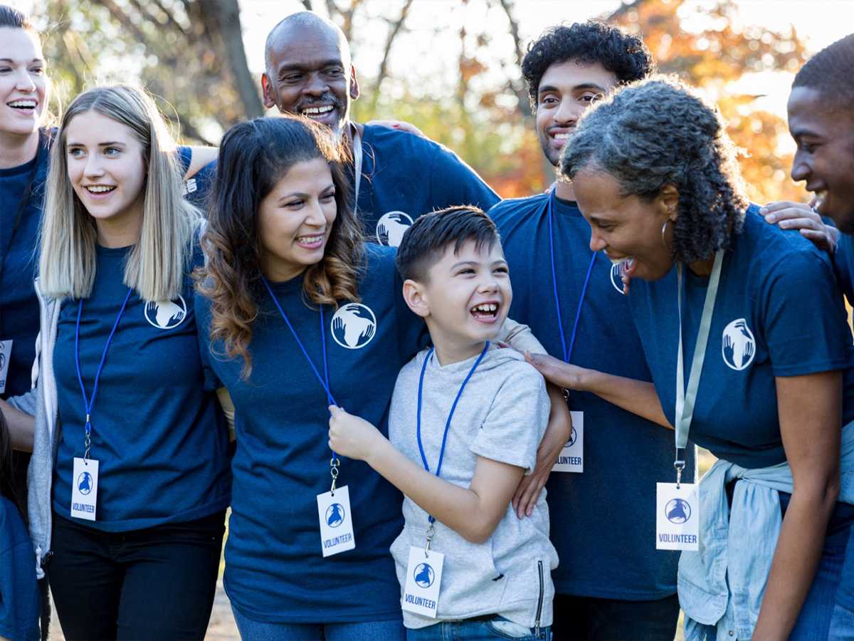 happiness, service, voulunteers, sense of purpose, kindness, power, volunteer activities, charity