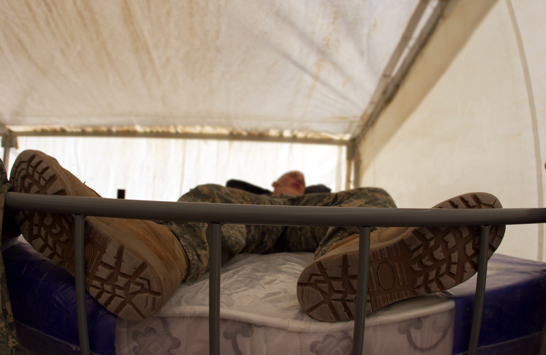 military sleep method, fall asleep fast, insomnia hack, U.S. Navy Pre-Flight School, sleep technique, Sharon Ackman, fighter pilot sleep, progressive muscle relaxation, sleep tips, 2 minute sleep