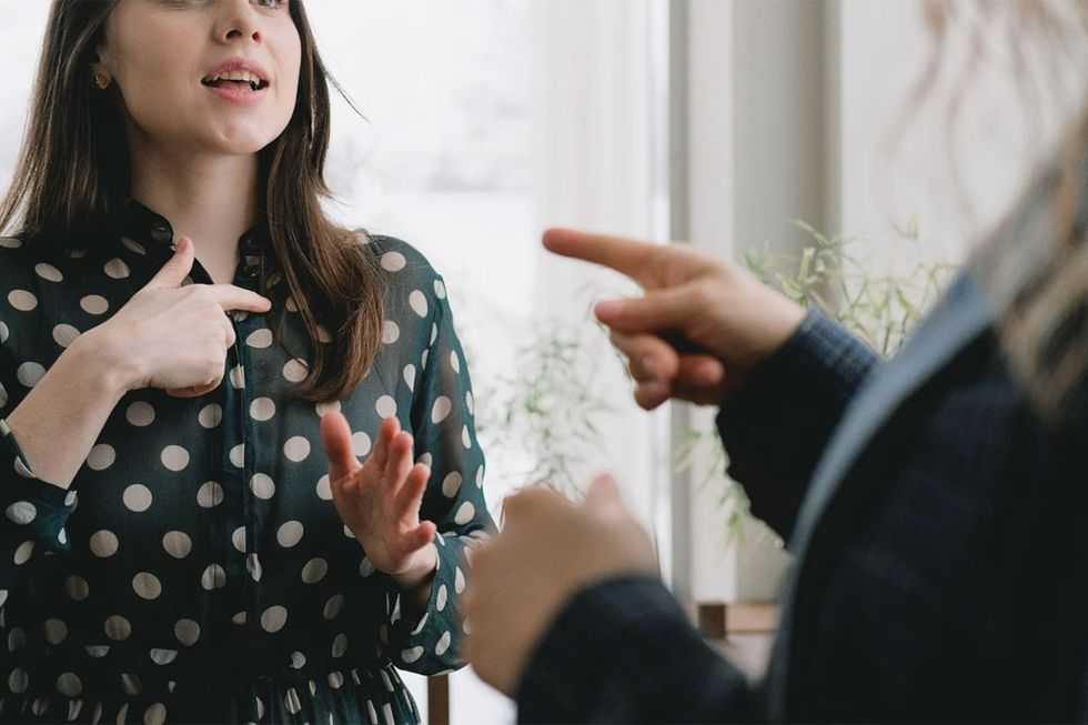 green flags, dating, relationships, Reddit, men, women, what men want, communication, empathy, independence