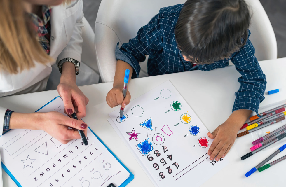 color test, Lenstore, color perception, visual test, tricky test, online challenge, color blindness, Israel Abramov, men vs women, age