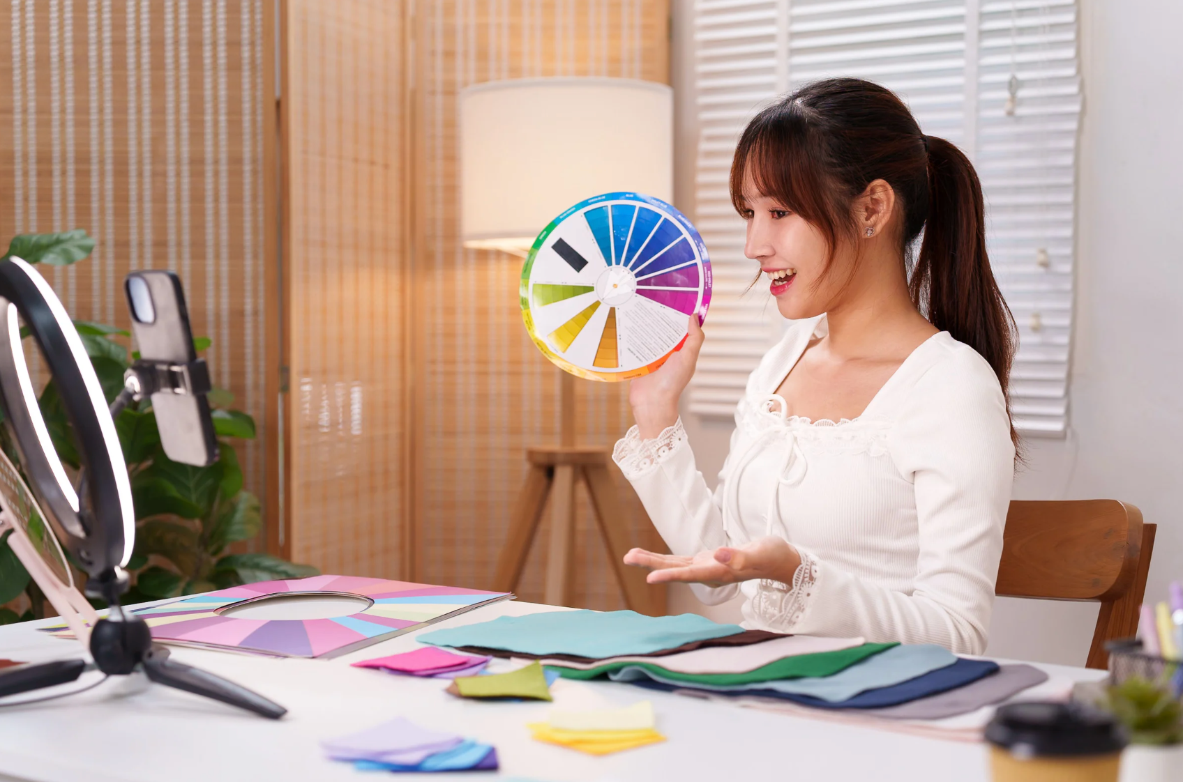 color test, Lenstore, color perception, visual test, tricky test, online challenge, color blindness, Israel Abramov, men vs women, age