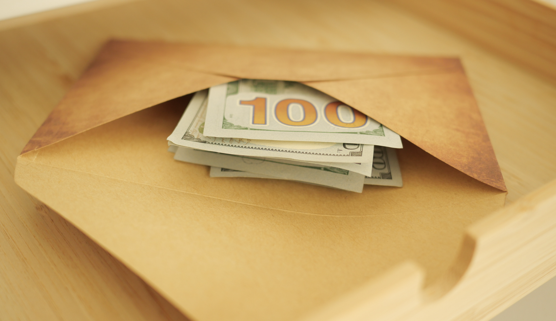 thrift store finds, cash in purse, Martha infused TikTok, Goodwill Coach bag, viral handwritten note, hidden money thrift store, Lynora TikTok