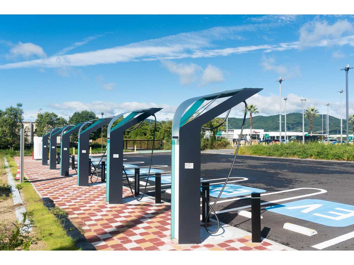 charging station, parking fees, infrastructure, carbon-effecient vehicles, electric cars, green energy, incentives, innovation