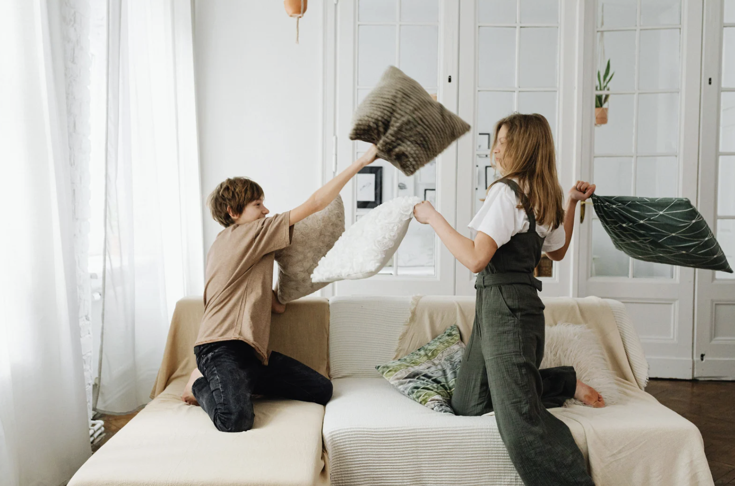 sibling rivalry, brother vs sister aggression, family psychology, Arizona State University study, female aggression in families, direct aggression, social role theory