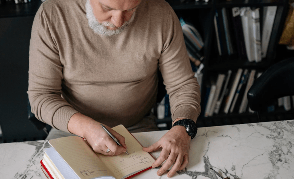 His memory resets every 30 seconds. A look inside his 1990 diary shows what he never forgot.