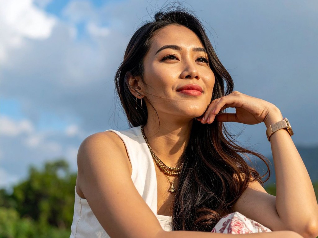 Licensed therapist shares 6 signs you’re doing a lot better than you think you are