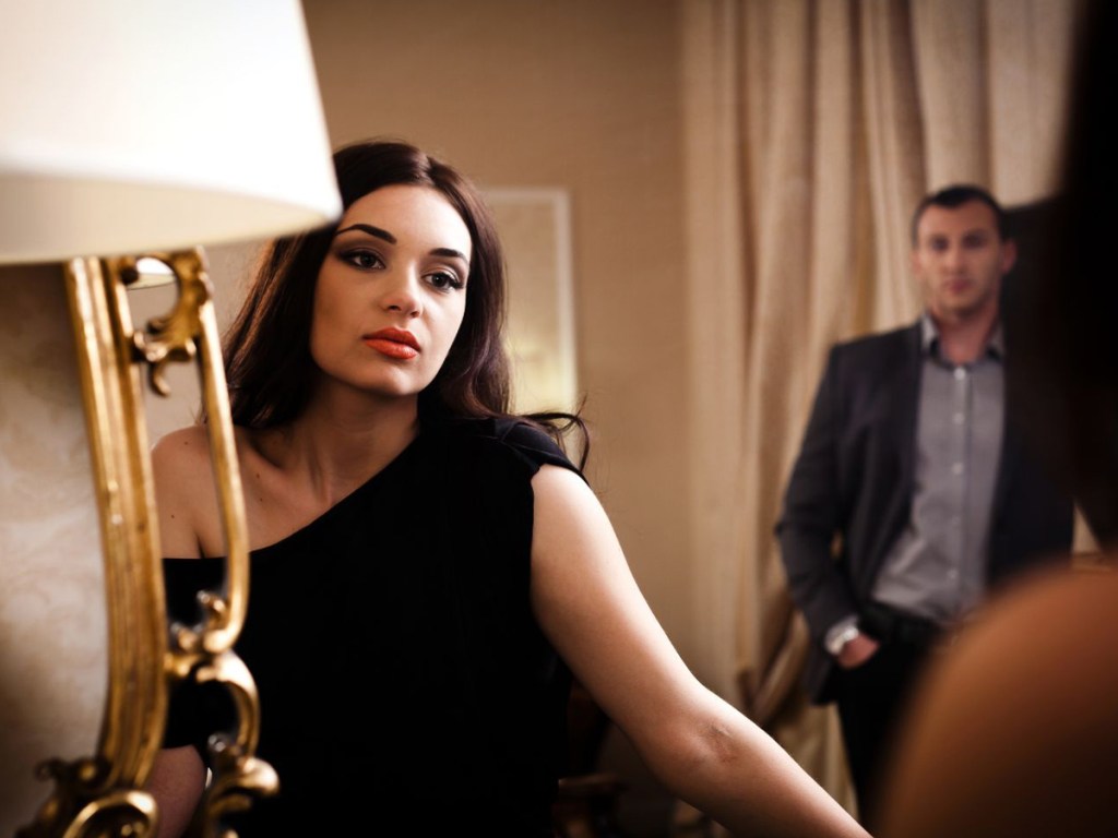 Woman says her husband keeps ‘ruining’ romance novels by acting them out before she reads them