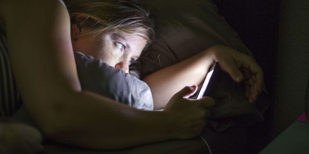 Social media before bedtime wreaks havoc on our sleep − a sleep researcher explains why screens alone aren’t the main culprit